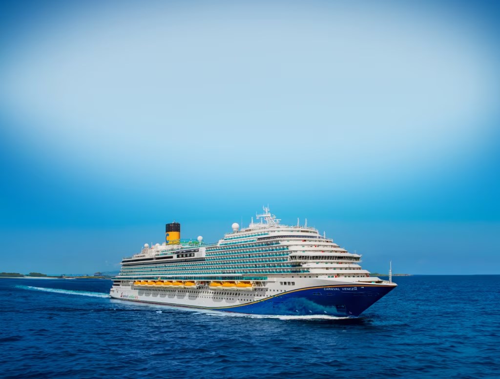 Image of carnival cruise ship in the open waters
